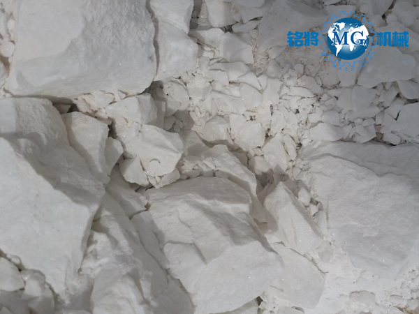 膩?zhàn)臃坌枰幽z水嗎？膩?zhàn)臃凼羌幽z好還是加水好？