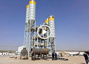 鄂爾多斯干混站安裝現(xiàn)場藍天白云 風(fēng)沙為伴
