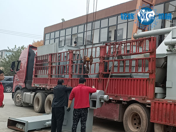 武漢干粉砂漿生產(chǎn)線裝車(chē)現(xiàn)場(chǎng)