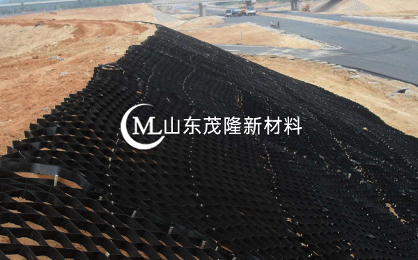 《京滬改擴(kuò)建江蘇段》土工格柵、土工格室施工