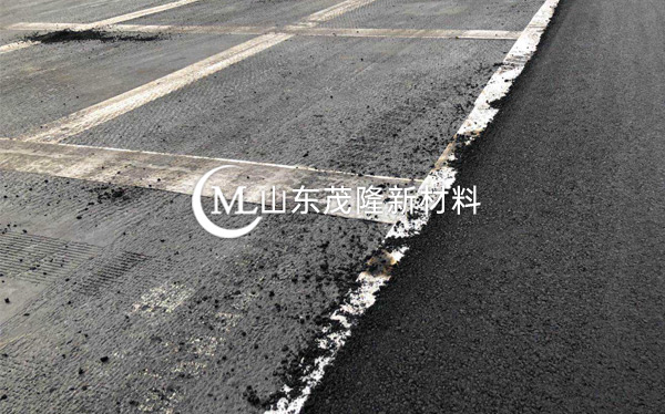 《綿陽科技城項(xiàng)目》土工格柵、防裂貼施工