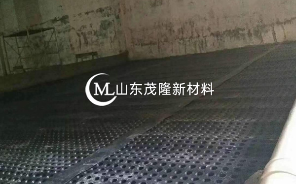 《青島地鐵1號(hào)線停車(chē)場(chǎng)》土工布、排水板施工
