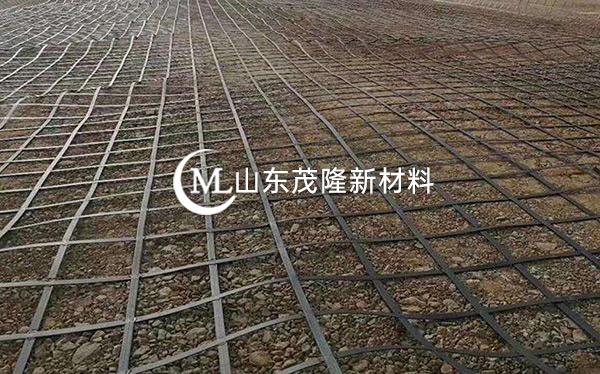 《哈牡鐵路》土工格柵、復(fù)合土工膜施工