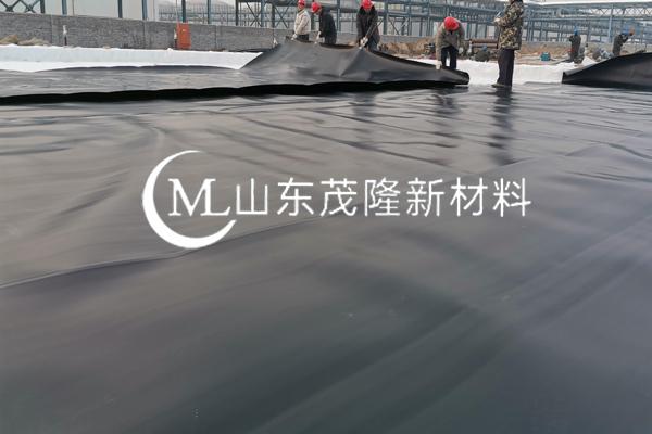 《重慶港主城港區(qū)長壽胡家坪作業(yè)區(qū)二區(qū)團(tuán)山堡罐區(qū)設(shè)備采購及施工總承包工程項(xiàng)目》土工膜施工